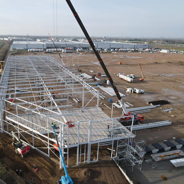 Ruim 3 miljoen kg staal voor het nieuwe XXL distributiecentrum!