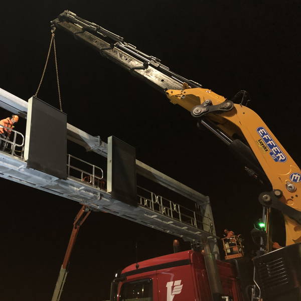 ​De afgelopen 2 nachten is er aan de E40 en R4 in België hard gewerkt!