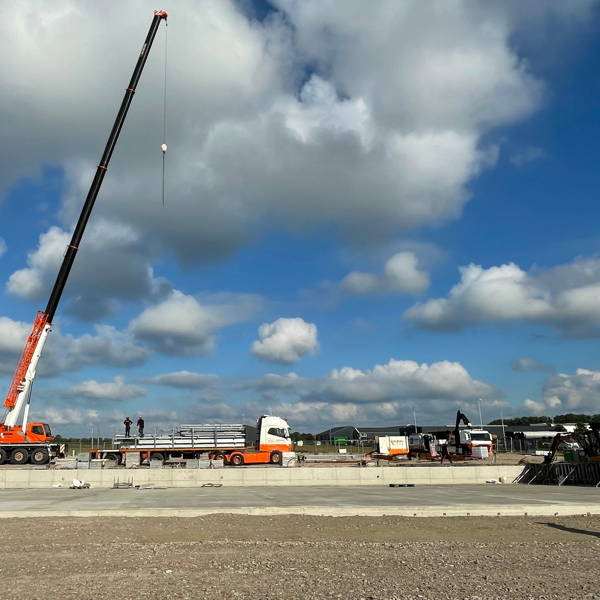 De montage aan het bedrijfspand voor Bidfood is gestart