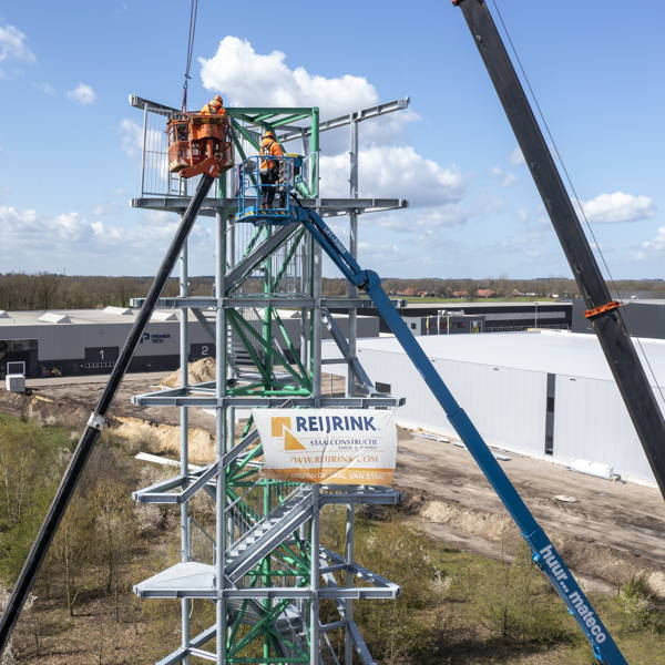 De montage van de Mariatoren is van start gegaan