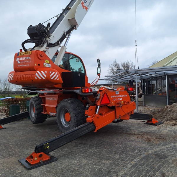 Staalconstructie geplaatst rond de bestaande Snackbar