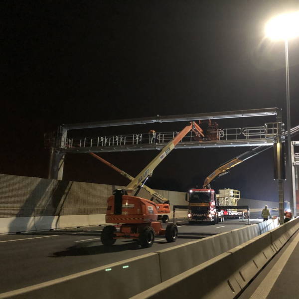 ​De afgelopen 2 nachten is er aan de E40 en R4 in België hard gewerkt!