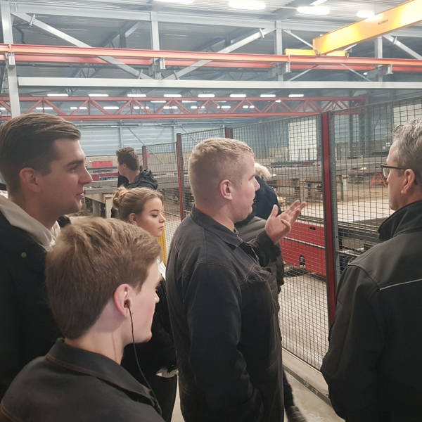 Rondleiding voor de eerstejaars leerlingen van het SVMT