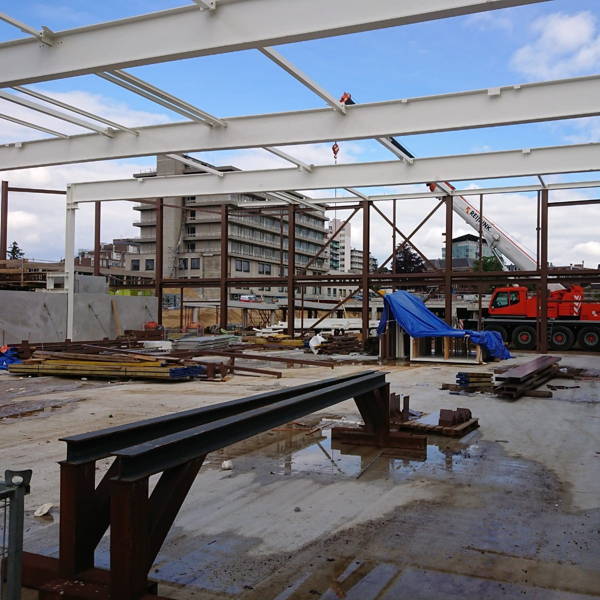 3 opleggers met liggers zijn naar Kerkrade vertrokken