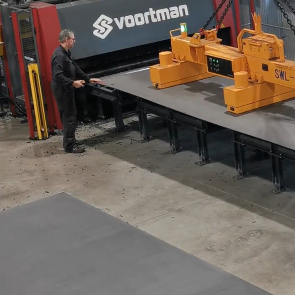 De nieuwe magneet traversen zijn geïnstalleerd