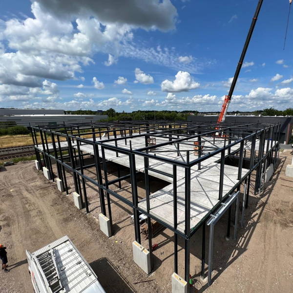 Hoogwaardig en multifunctioneel bedrijfsverzamelgebouw