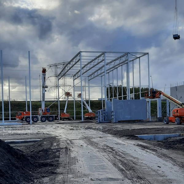 Het werk voor Prodrive verloopt gestaag...de 1e hal is inmiddels gereed!