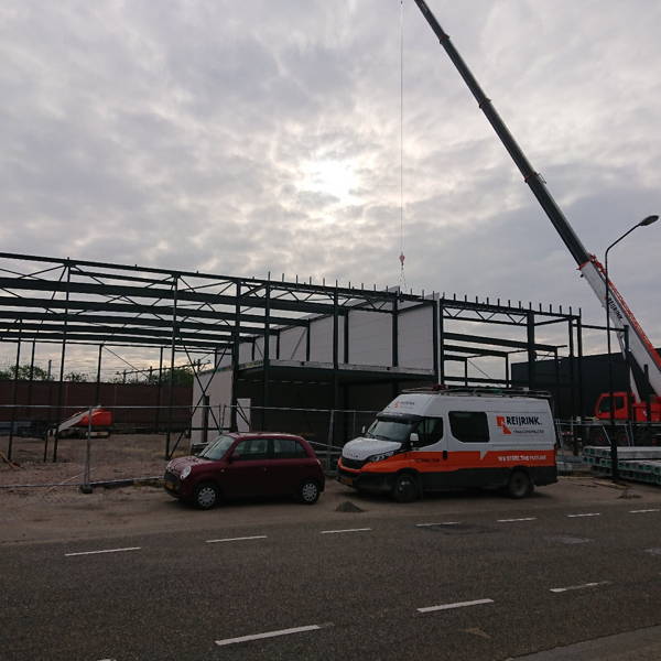 Nieuwe bedrijfshallen aan de spoorzone in Boxtel