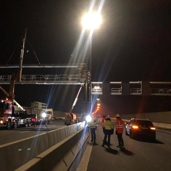 ​De afgelopen 2 nachten is er aan de E40 en R4 in België hard gewerkt!