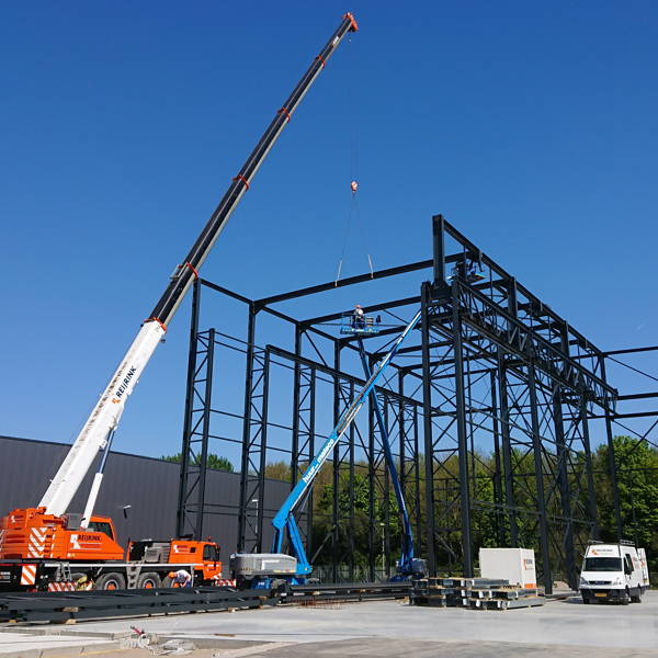 Bedrijfshal voor MIP Megasolution te Moerdijk