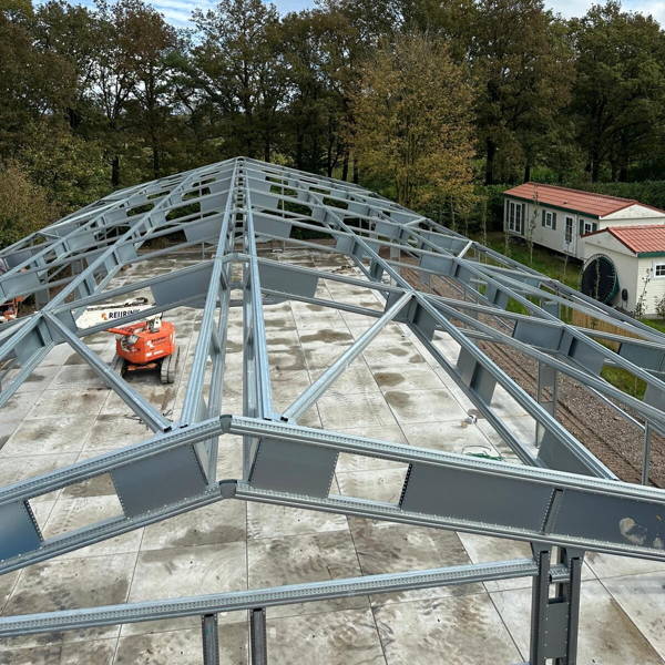 Hal op Landal Klein Oisterwijk...montage in 2,5 dag afgerond!