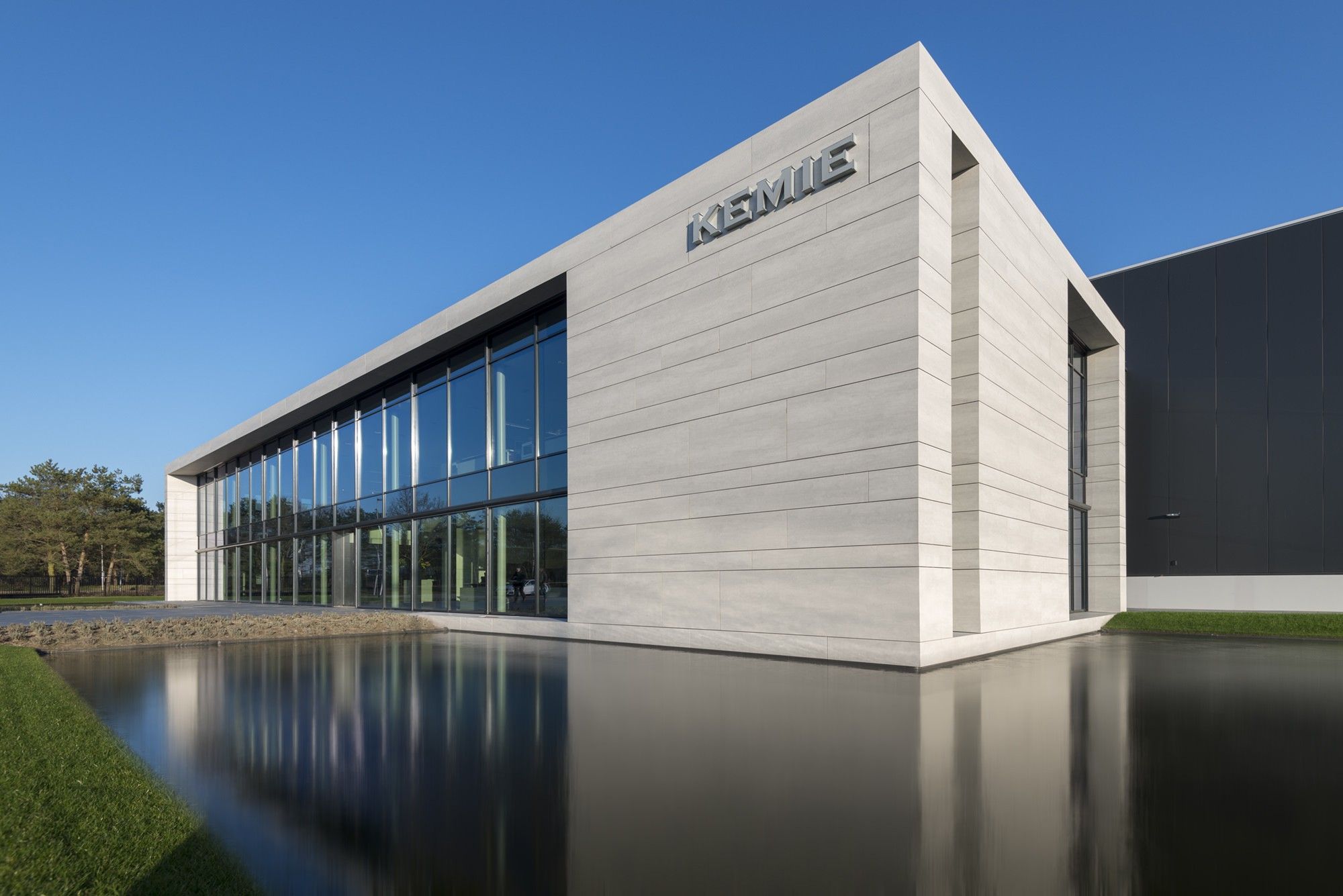 Fabriek en kantoor Kemie