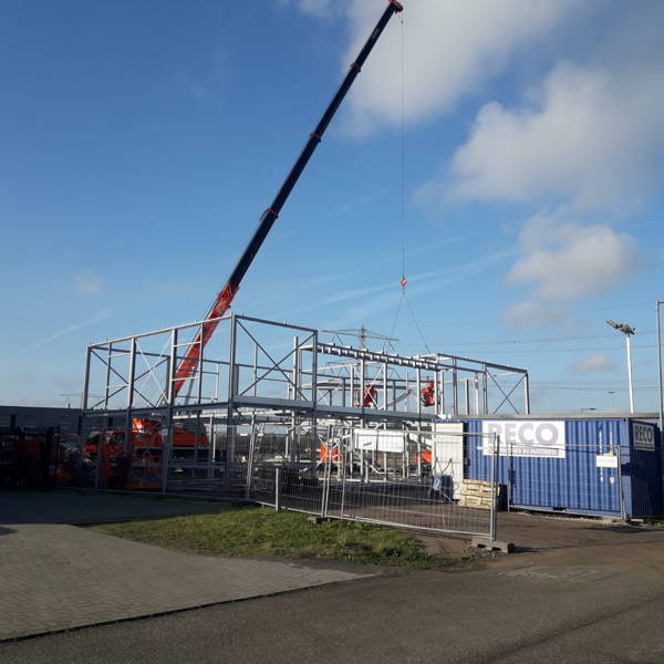 Bedrijfspand met kantoor in Halsteren