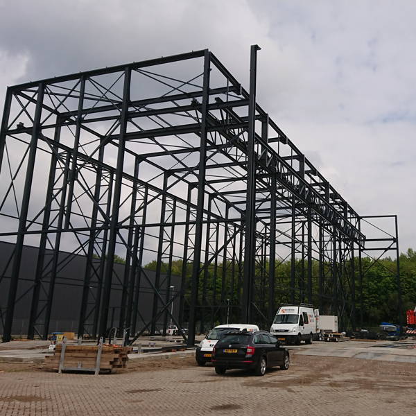 Bedrijfshal voor MIP Megasolution te Moerdijk