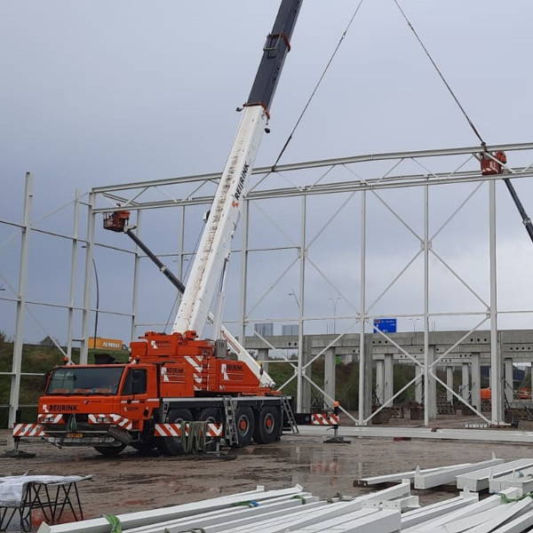 Het werk voor Prodrive verloopt gestaag...de 1e hal is inmiddels gereed!