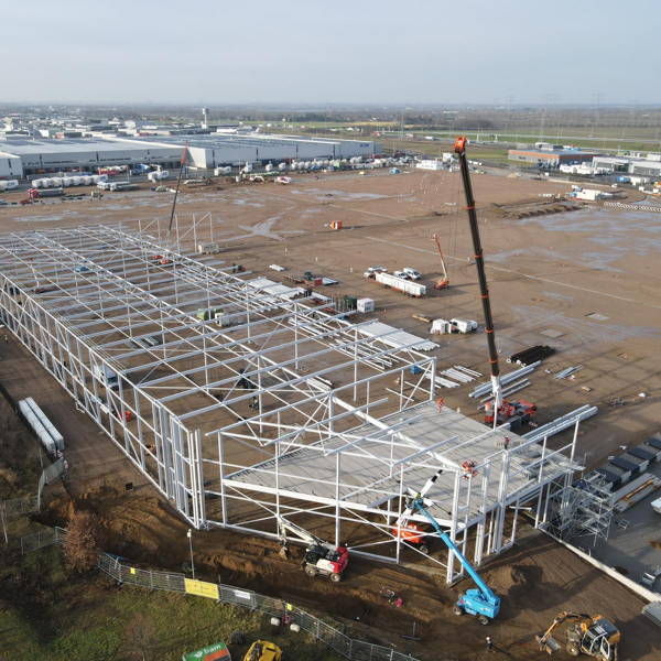 Ruim 3 miljoen kg staal voor het nieuwe XXL distributiecentrum!