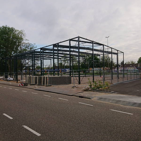 Nieuwe bedrijfshallen aan de spoorzone in Boxtel