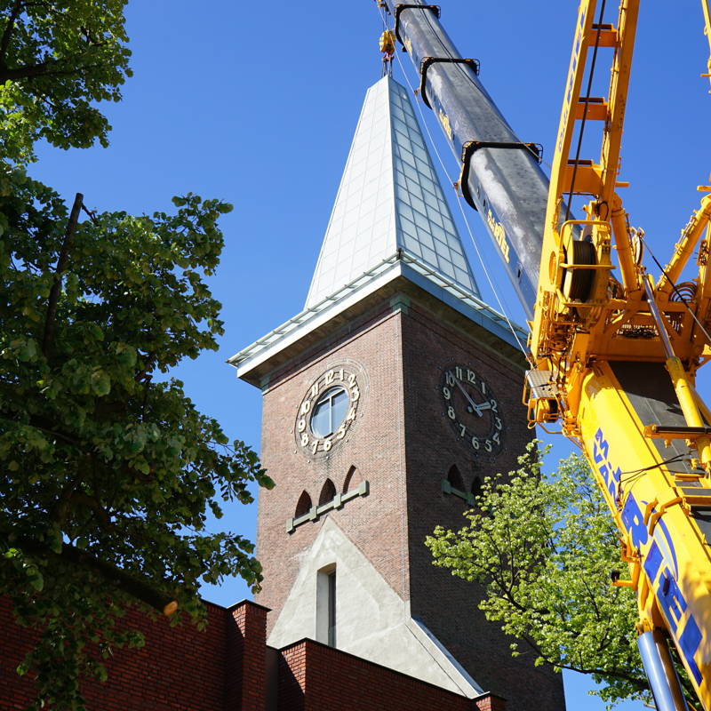 De toren in Tilburg heeft weer een spits