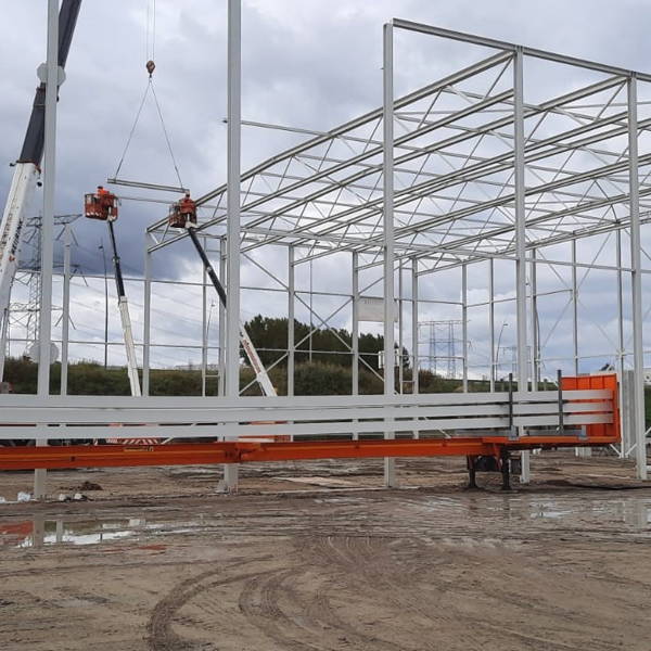 Het werk voor Prodrive verloopt gestaag...de 1e hal is inmiddels gereed!