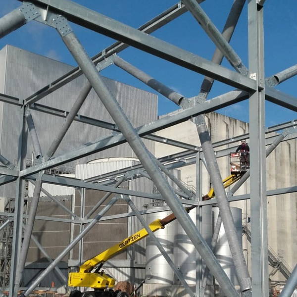 In Weener verzorgen we de staalconstructie voor een condensor